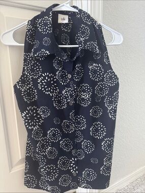 CAbi Navy and White Sleeveless Button-Front Shirt with Burst Print
